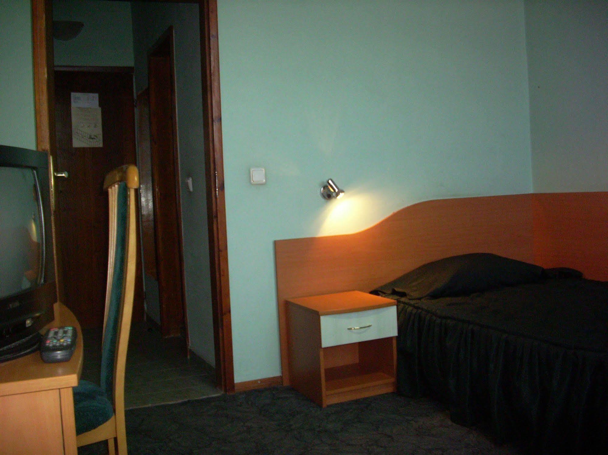 Elbrus Hotel Pazardzhik Exterior photo